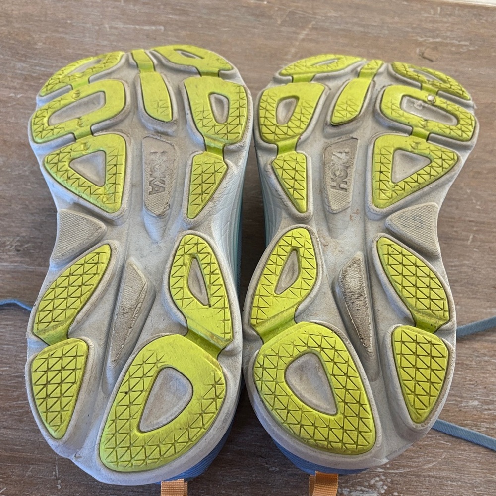 Hoka Women's Bondi 8 Athletic Shoes in size 9D - Picture 12 of 14